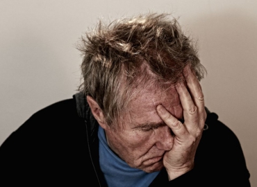 Mit Aggressionen von Menschen mit Demenz umgehen