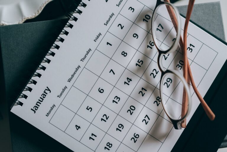 Weißer Kalender des Monats Januar